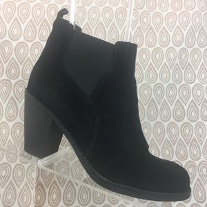 Crown Vintage Womens Black Ankle Boot Size 8M S575